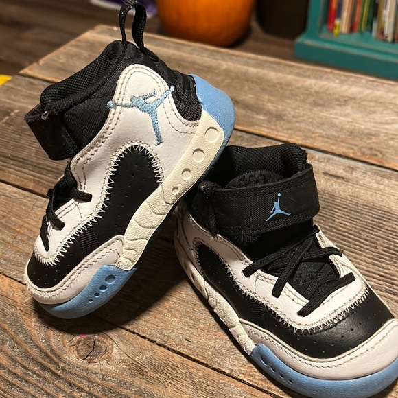 Jordans sz 6c - Picture 1 of 4